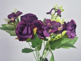 Ramo de flores artificiales combinados